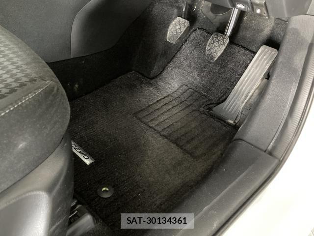 Mazda DEMIO 2018-09 8223921-18