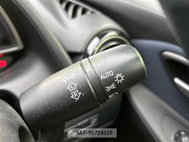 Mazda DEMIO 2015-06 8225080-13