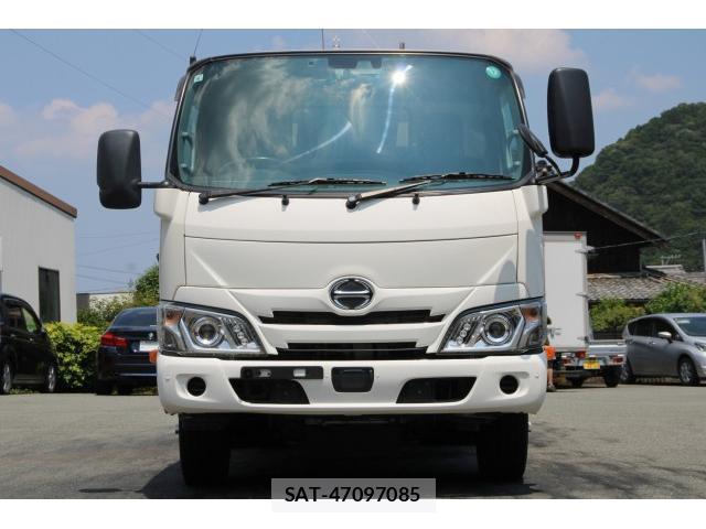 Hino DUTRO 2021-05 8216302-1