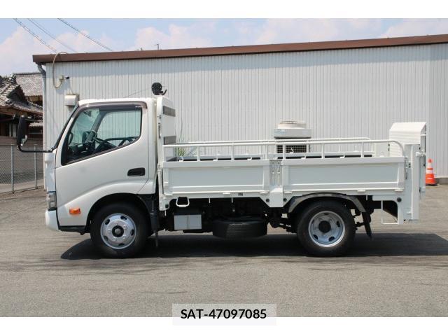 Hino DUTRO 2021-05 8216302-3