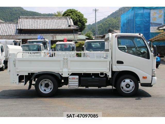 Hino DUTRO 2021-05 8216302-4