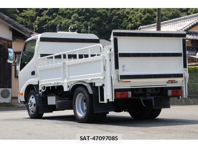 Hino DUTRO 2021-05 8216302-5