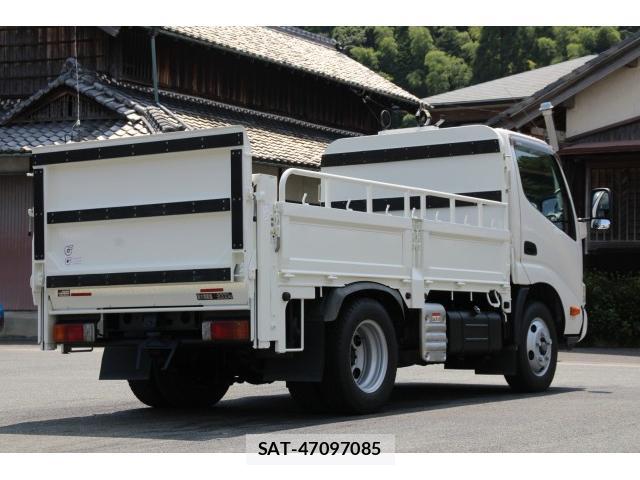 Hino DUTRO 2021-05 8216302-6