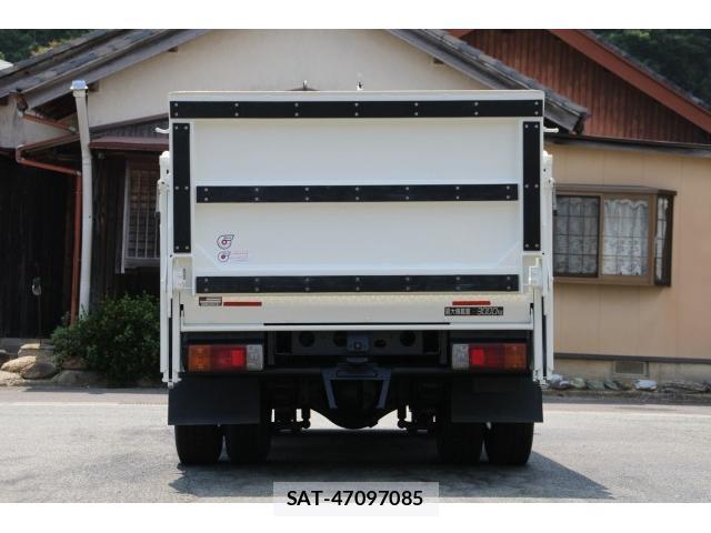 Hino DUTRO 2021-05 8216302-7