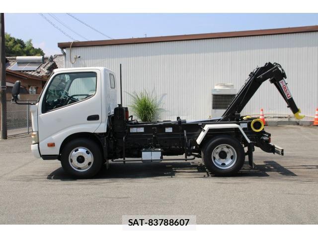 Hino DUTRO 2012-09 8216303-4