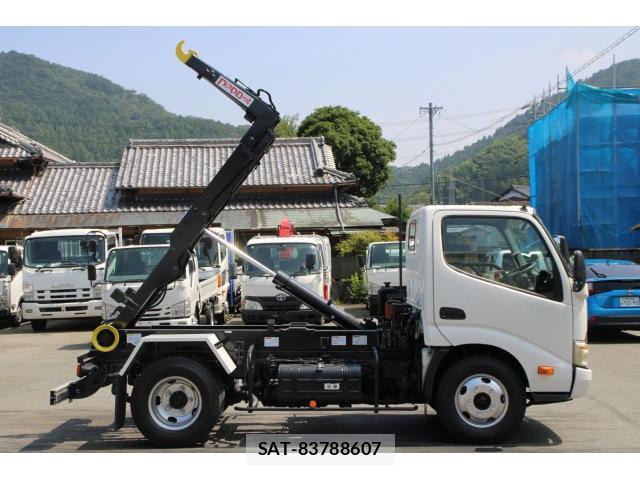 Hino DUTRO 2012-09 8216303-5