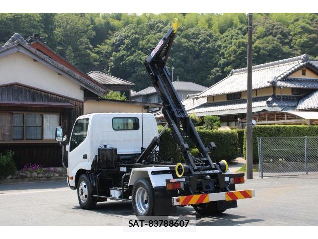 Hino DUTRO 2012-09 8216303-7
