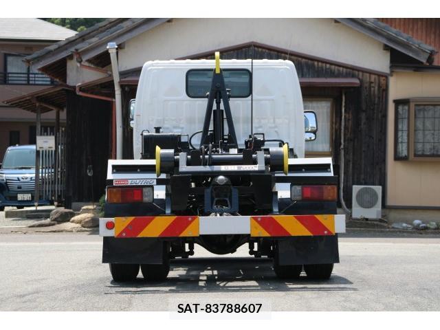 Hino DUTRO 2012-09 8216303-9
