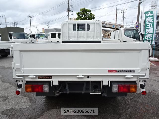 Hino DUTRO 2022-02 8218489-1