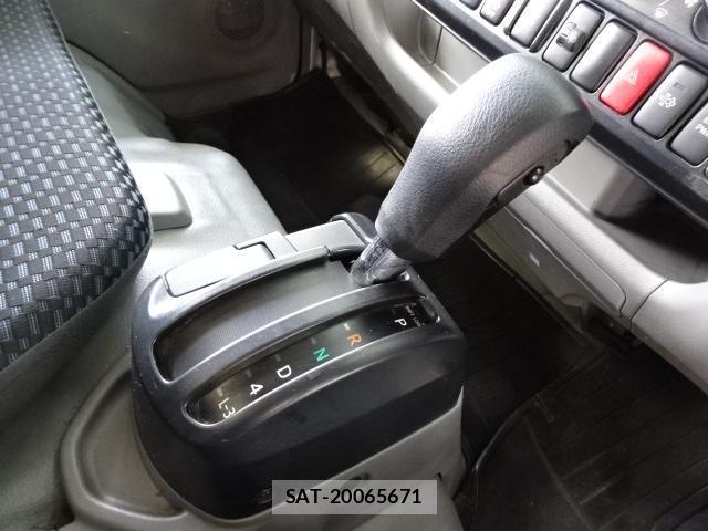 Hino DUTRO 2022-02 8218489-15