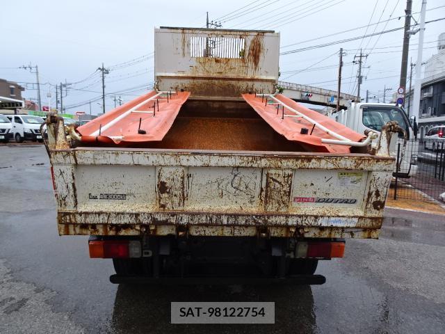 Hino DUTRO 2019-08 8218490-1