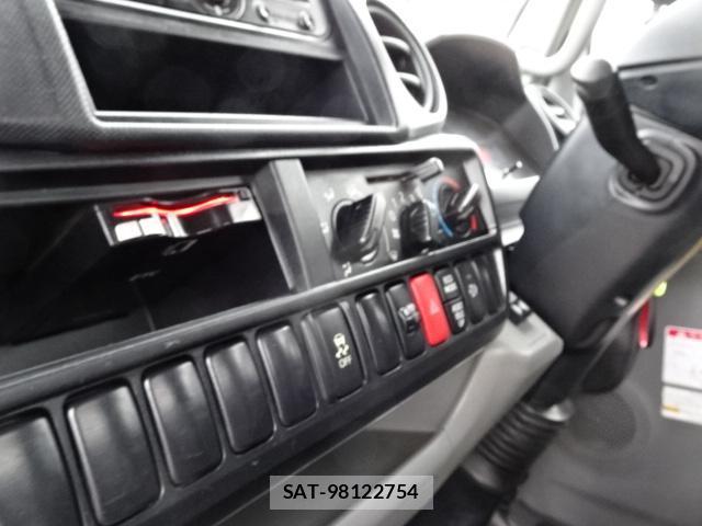 Hino DUTRO 2019-08 8218490-17