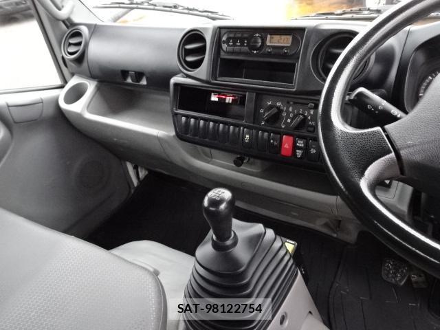 Hino DUTRO 2019-08 8218490-2