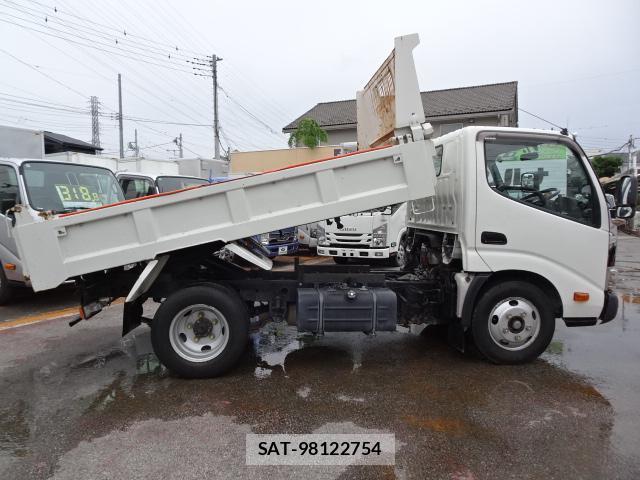 Hino DUTRO 2019-08 8218490-3