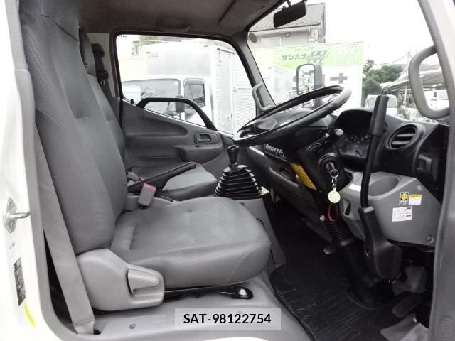 Hino DUTRO 2019-08 8218490-5