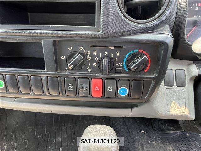 Hino DUTRO 2013-11 8220407-19