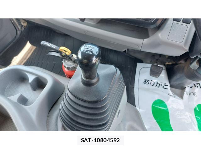 Hino DUTRO 2013-10 8220438-16