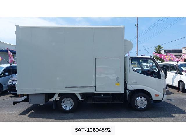 Hino DUTRO 2013-10 8220438-4