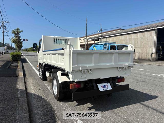 Hino DUTRO 2011-12 8220440-17