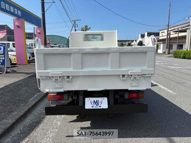 Hino DUTRO 2011-12 8220440-3