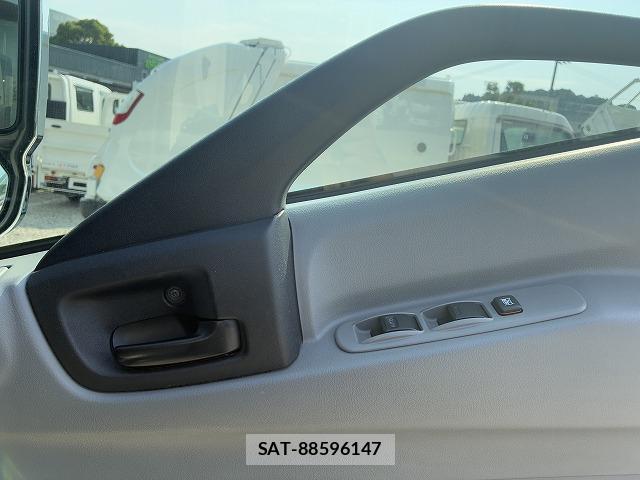 Hino DUTRO 2021-06 8223559-16