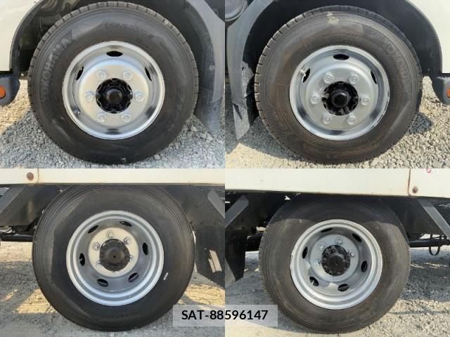 Hino DUTRO 2021-06 8223559-7
