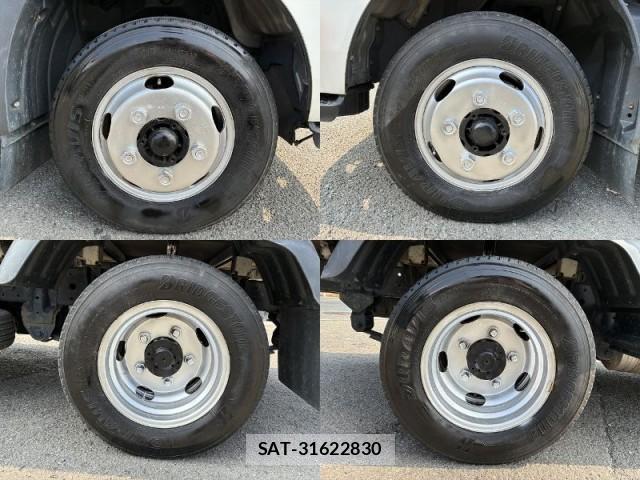 Hino DUTRO 2016-08 8223758-13