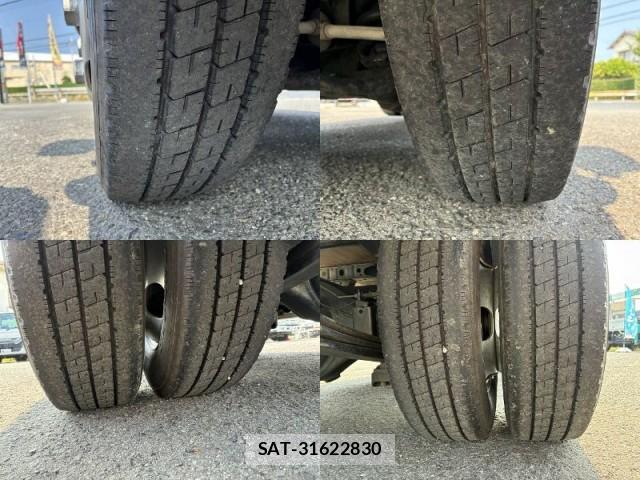 Hino DUTRO 2016-08 8223758-18