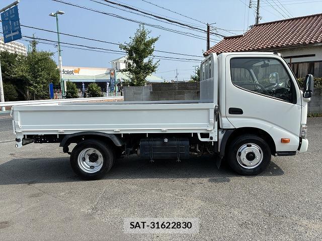 Hino DUTRO 2016-08 8223758-4