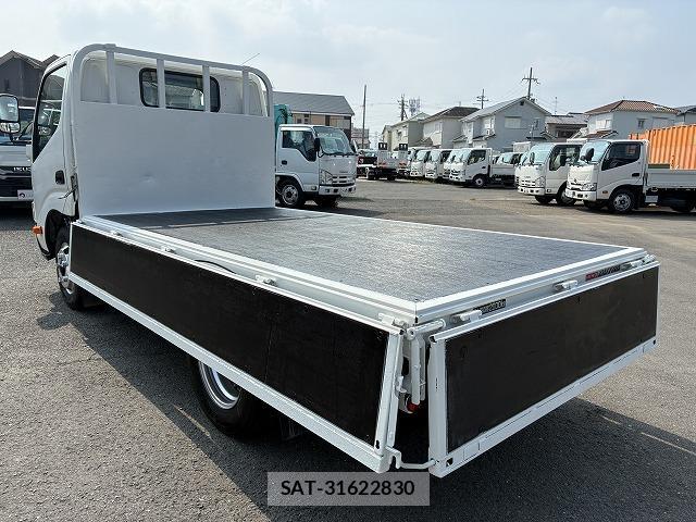 Hino DUTRO 2016-08 8223758-9
