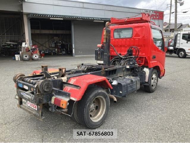 Hino DUTRO 2019 8225630-1
