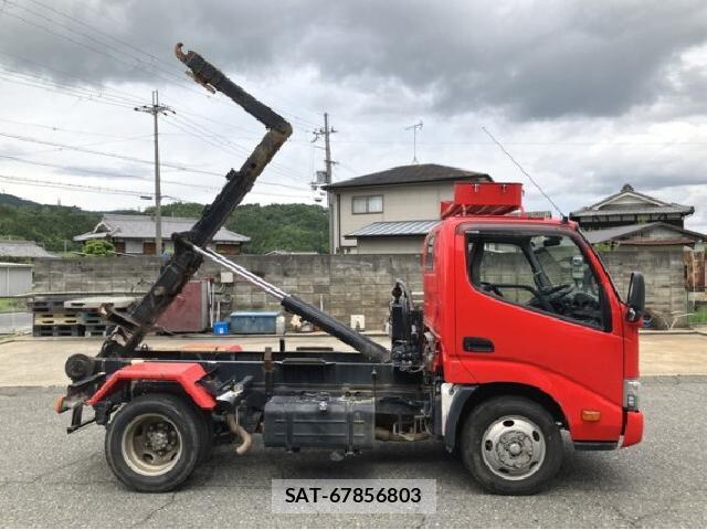 Hino DUTRO 2019 8225630-12