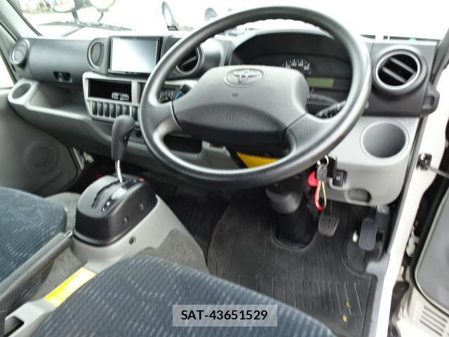 Toyota DYNA TRUCK 2019-07 8218493-2