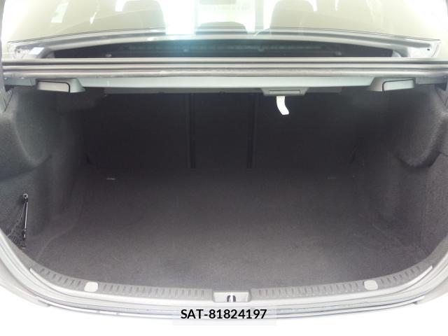 Mercedes Benz E-CLASS 2017-07 8221319-18