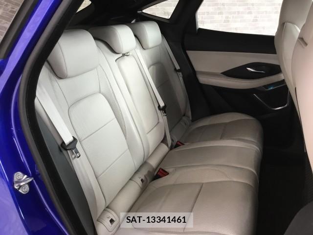 Jaguar E-PACE 2019-06 8224025-10