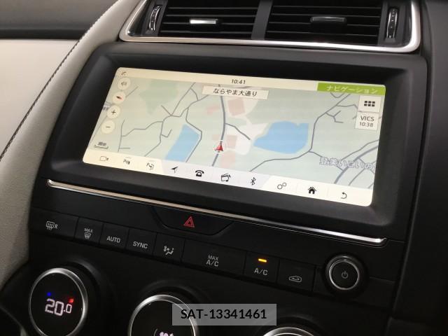 Jaguar E-PACE 2019-06 8224025-13