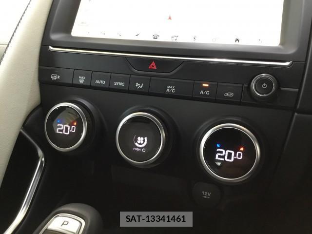 Jaguar E-PACE 2019-06 8224025-14