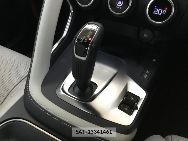 Jaguar E-PACE 2019-06 8224025-15
