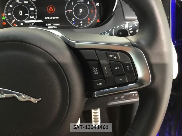 Jaguar E-PACE 2019-06 8224025-16