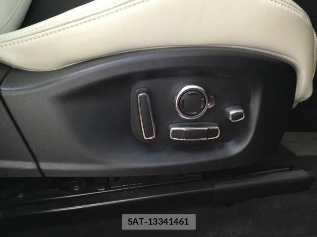 Jaguar E-PACE 2019-06 8224025-18