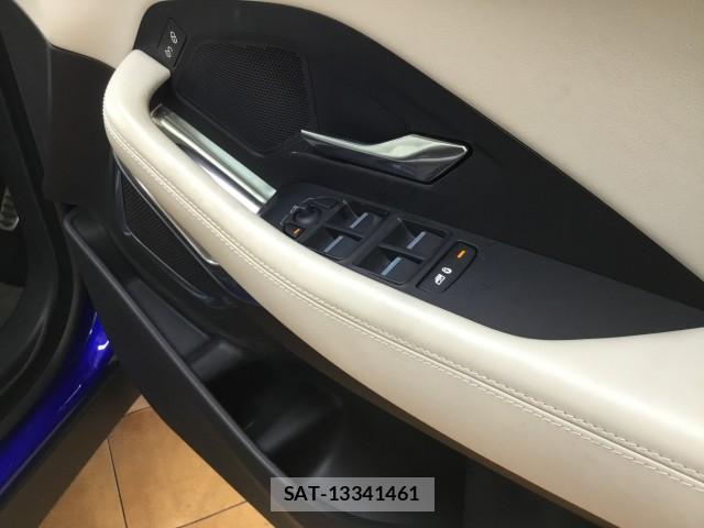 Jaguar E-PACE 2019-06 8224025-19
