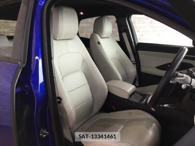 Jaguar E-PACE 2019-06 8224025-9
