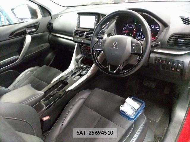 Mitsubishi ECLIPSE CROSS 2022-03 8216432-2