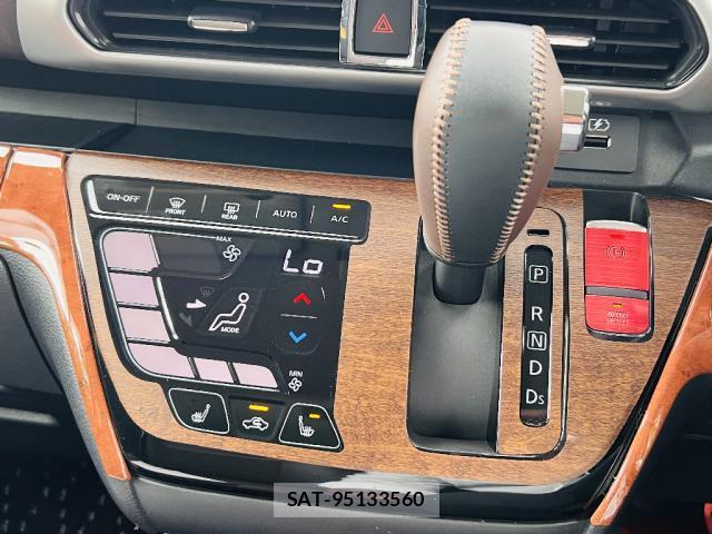 Mitsubishi EK X SPACE 2023-02 8220456-9