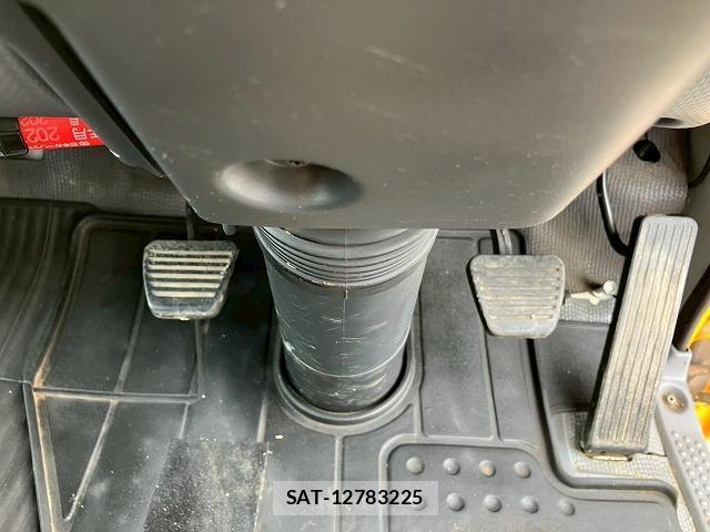 Isuzu ELF TRUCK 2011 8217179-7