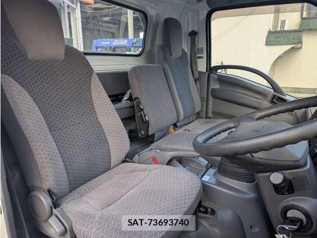 Isuzu ELF TRUCK 2018-06 8218329-2