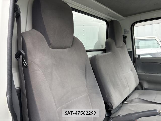 Isuzu ELF TRUCK 2014-05 8220432-11