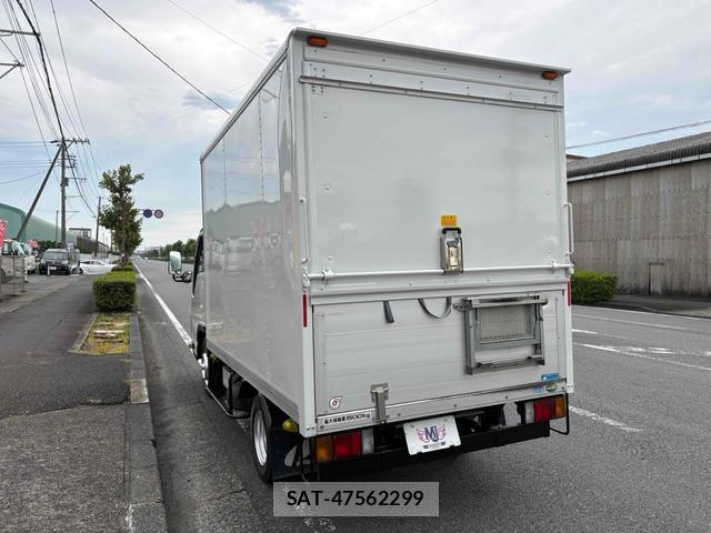 Isuzu ELF TRUCK 2014-05 8220432-2