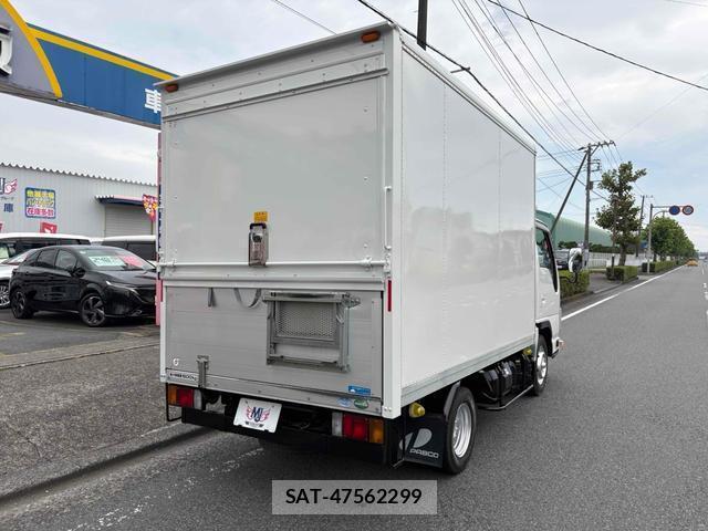 Isuzu ELF TRUCK 2014-05 8220432-4