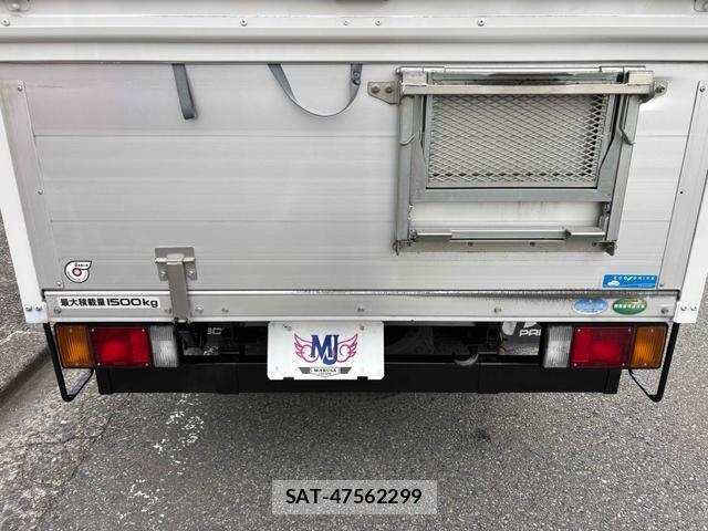Isuzu ELF TRUCK 2014-05 8220432-6